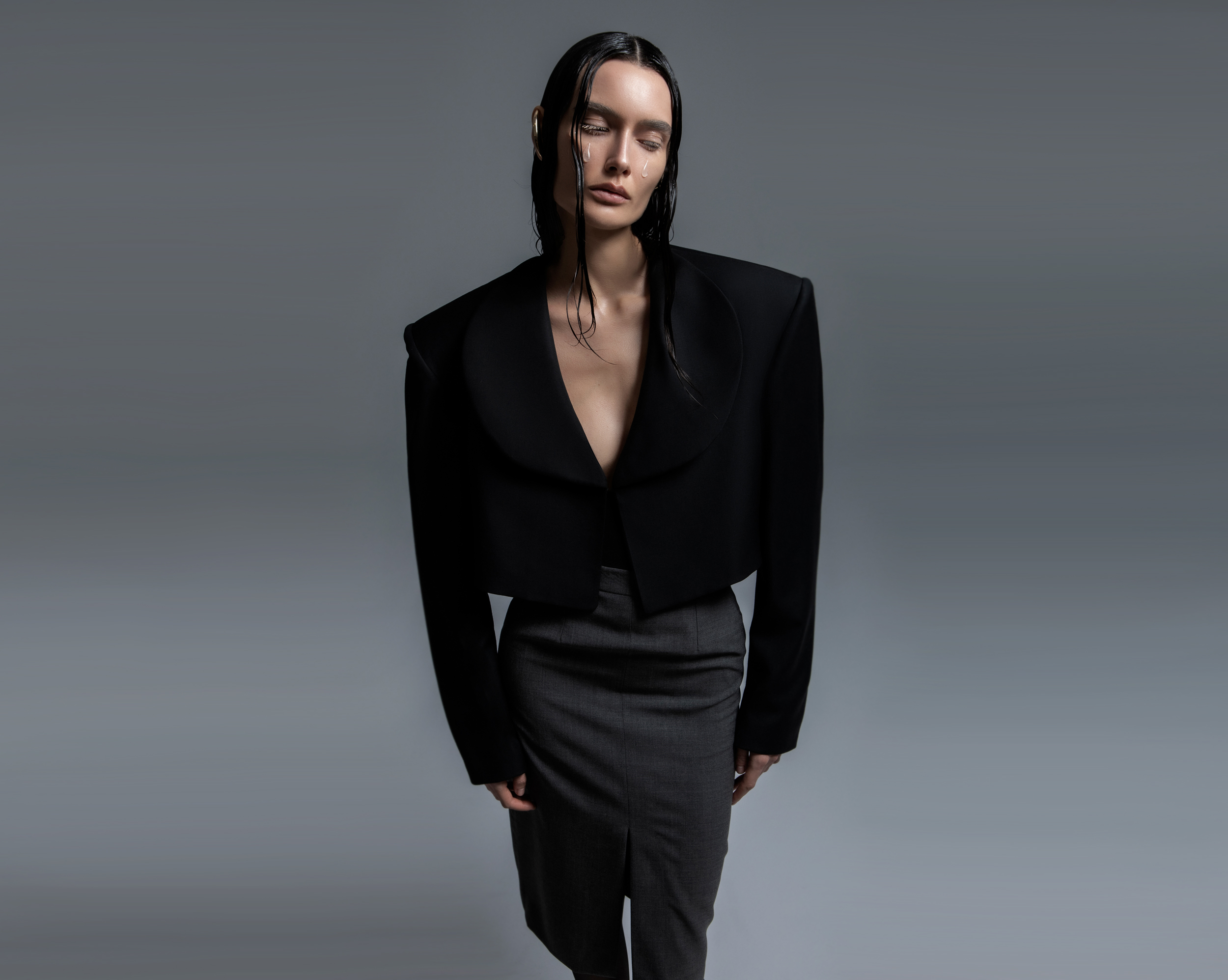 CROPPED BLACK BLAZER